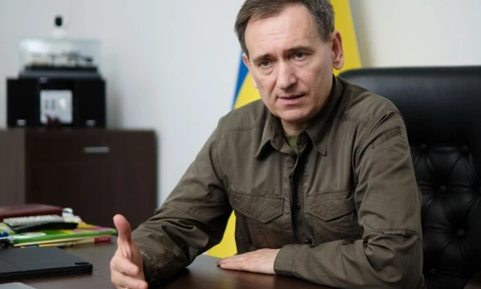 Нардеп виступає на прес-конференції