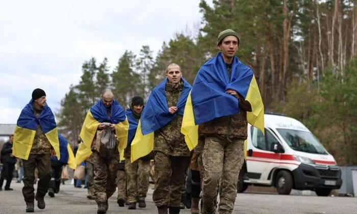 Украина и Россия обмениваются пленными накануне Пасхи - Reuters