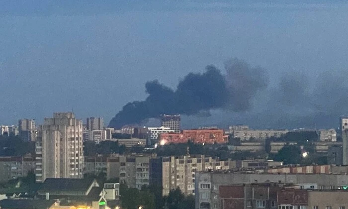 Поруч уламок побудов від Росії