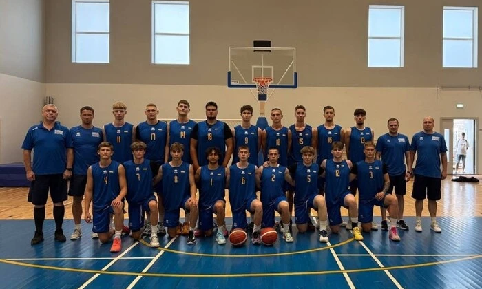 Сборная Украины U-18 играет в контрольный матч