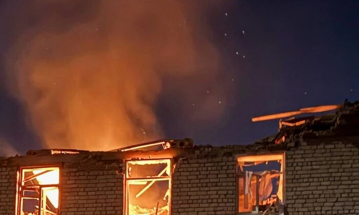 Школа і будинки в Сумах після атаки