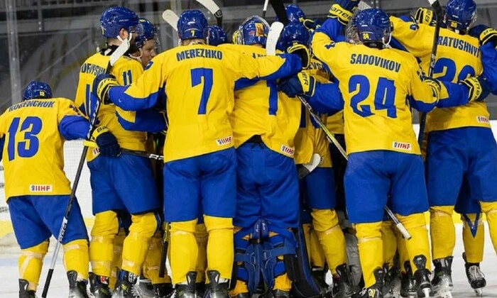 Збірна України грає в хокей