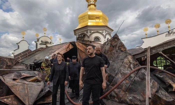 Російські дрони над Києво-Печерською лаврою
