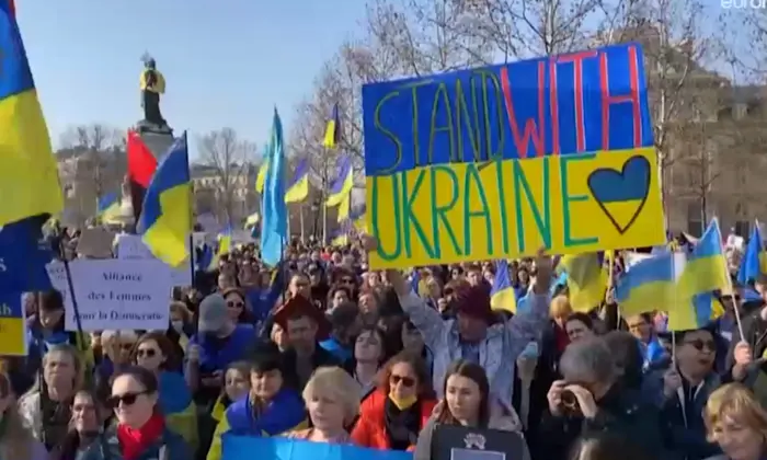 Зеленский обращается к украинцам с годовщиной вторжения РФ