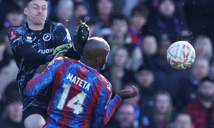 Англійський голкіпер отримав дискваліфікацію за удар