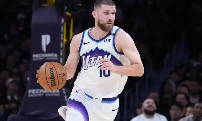 Sviatoslav Mykhailiuk celebrates victory