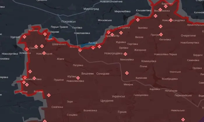 Російські війська патрулюють зламану дорогу
