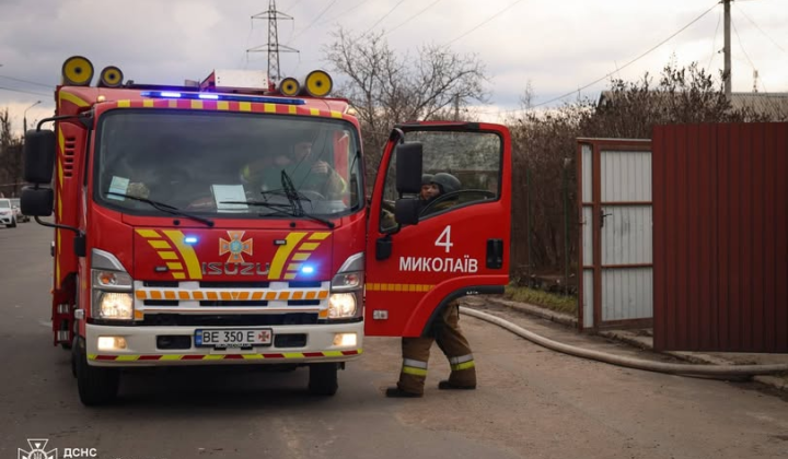 Дрон атакує Миколаїв: госпіталізовані люди, руйнування