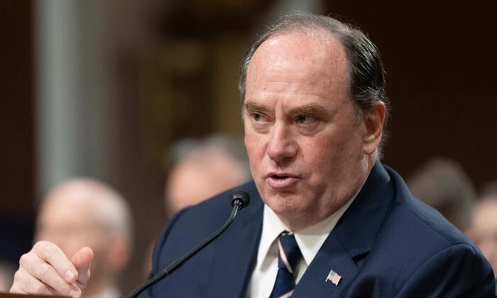 Голова ВМС США звільнений через суперечку з Пентагоном
