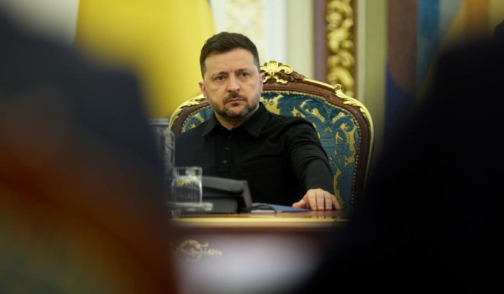 Zelensky and Trump at the negotiations
