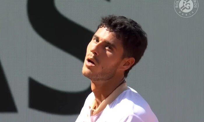 Paraguayan tennis player against judging women