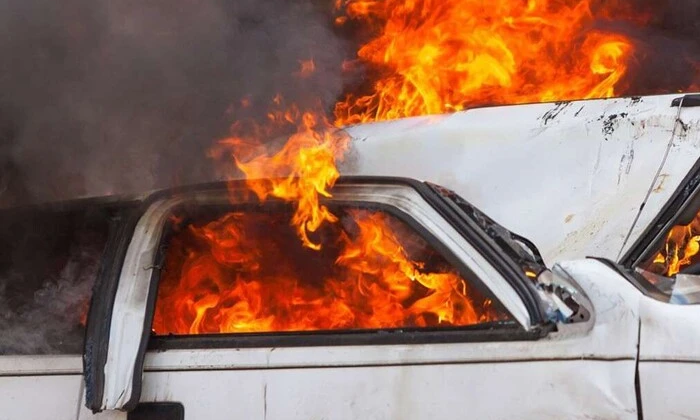 Автомобіль зі співробітником російської спецслужби вибухнув у Маріуполі