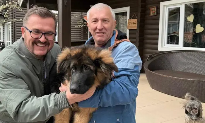 Чоловік з жінкою та дитиною