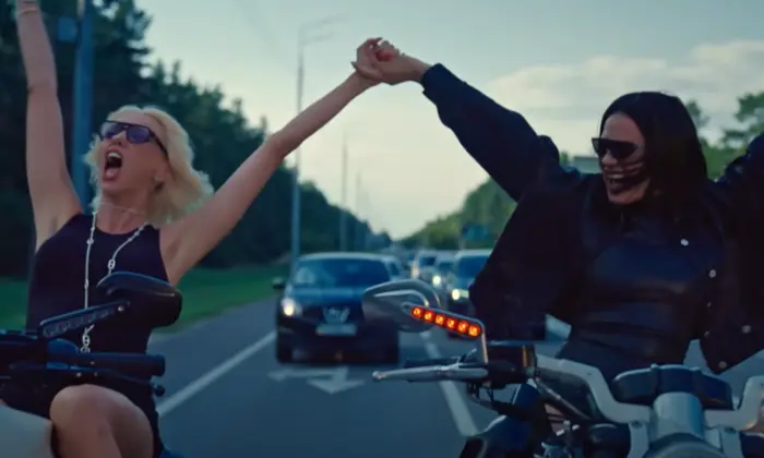 Оля Полякова викрадає Машу Єфросиніну