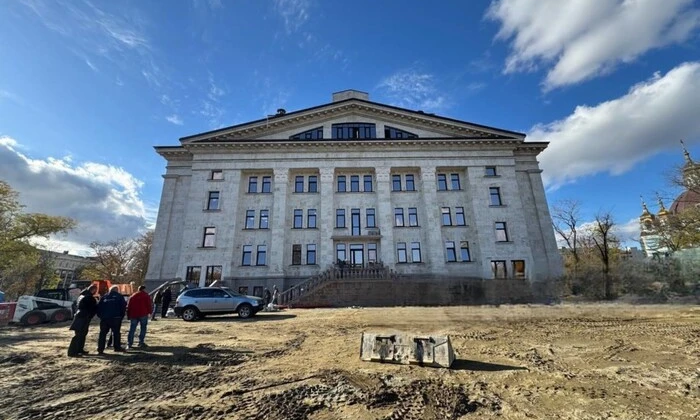 Підготовка до відкриття драмтеатру в Маріуполі