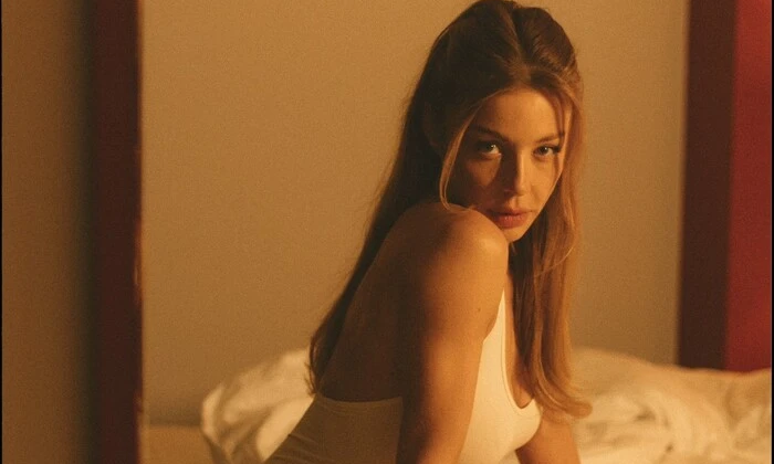 Тіна Кароль у ліжку говорить про весілля