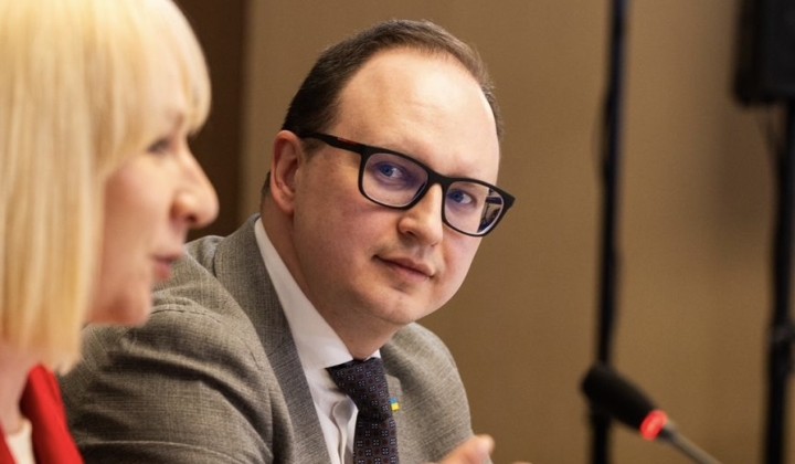 Логотип Американско-Українского фонда відбудови