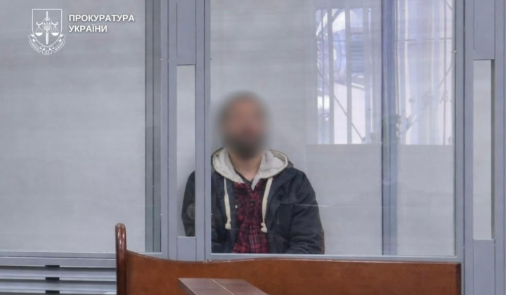 Засуджений вітчим з падчеркою на тлі арешту