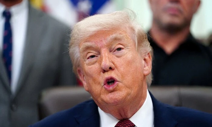 Рейтинг Трампа падает второй месяц