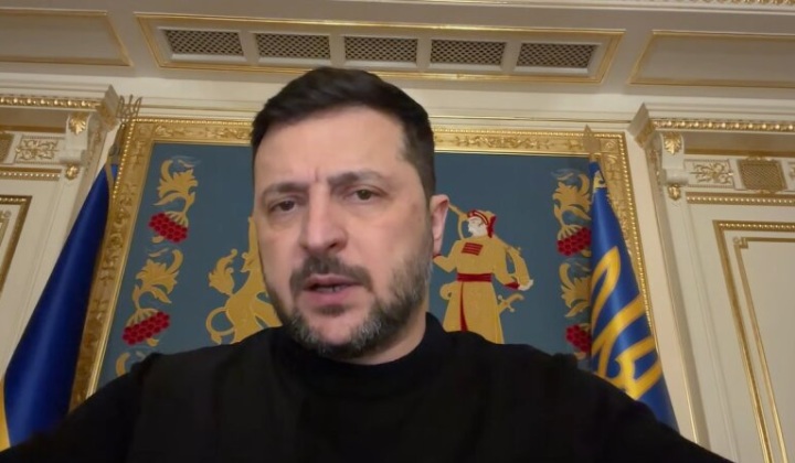 Zelensky and Ukrainian delegation at the airport