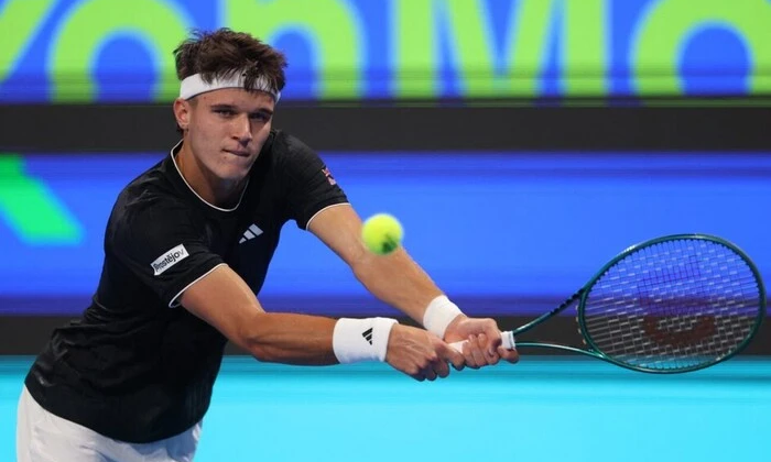 Menshik triumph at Roland Garros