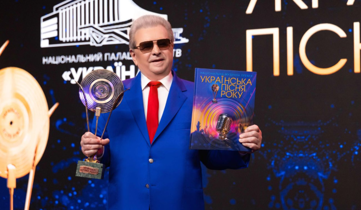 Логотип премії “Українська пісня року”