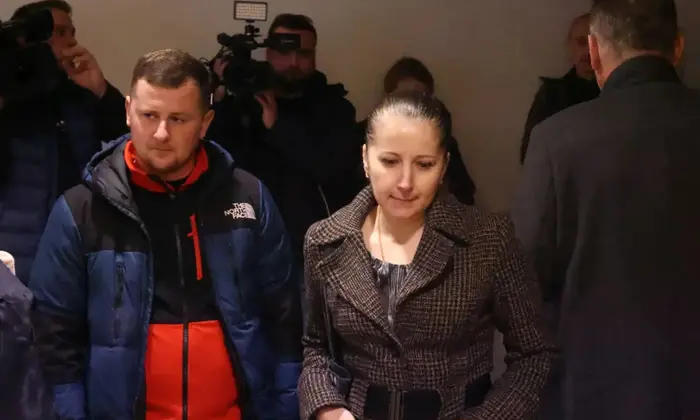 Украинка с сыном получила финансовую помощь