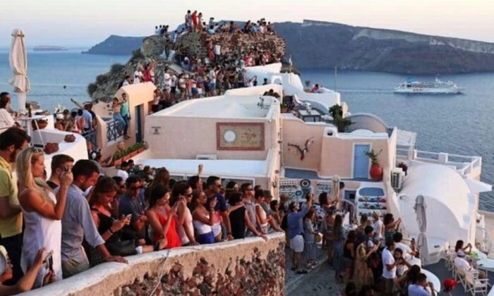 Туристи скаржаться на гарячий відпочинок у Греції