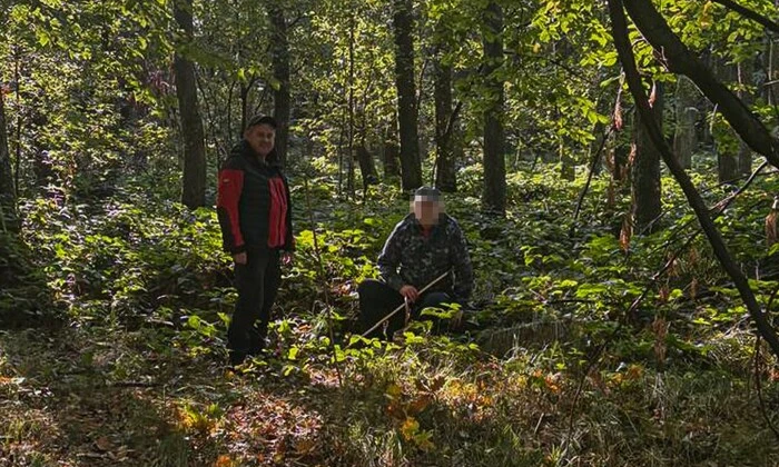 Тіло грибника в лісі