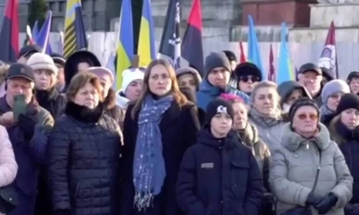 Львів'яни співають коляди на Різдво