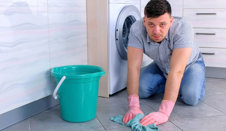 Water leaks from washing machine