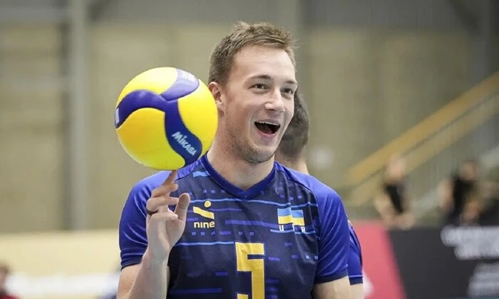 Олег Плотницкий на футбольном поле