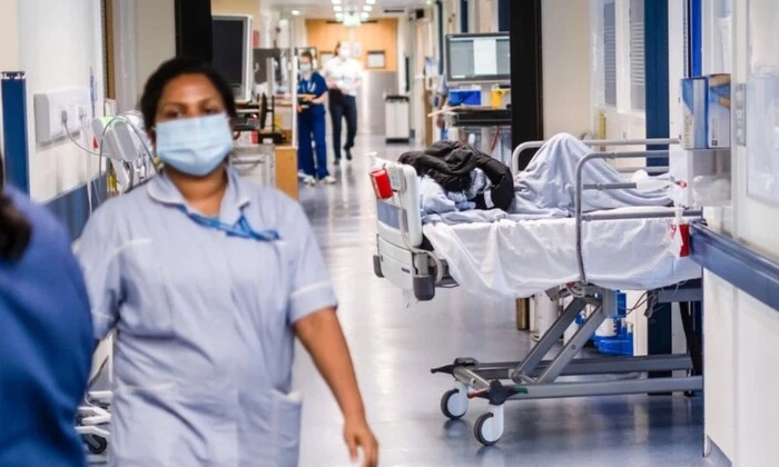 Черги у лікарнях Британії на 50 годин: перевантаження медичної системи