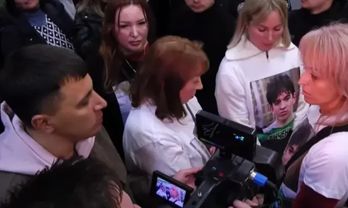 Аватар Ирины Фарион расположен справа