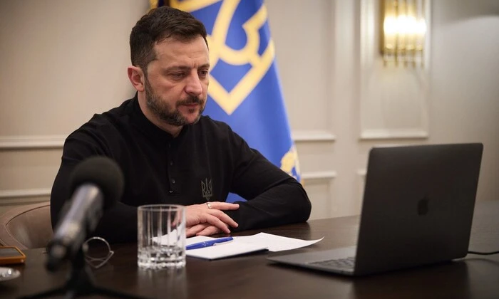 Зеленский во время соцопроса
