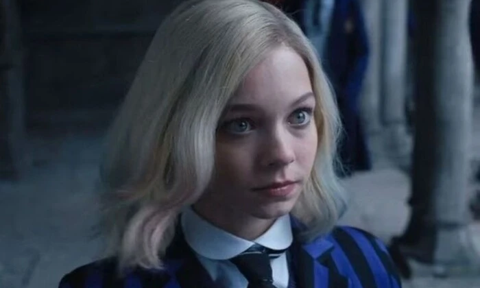 Зірка «Венздей» у сукні від українського бренду