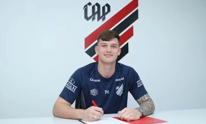 Ukrainian goalkeeper in club's jersey