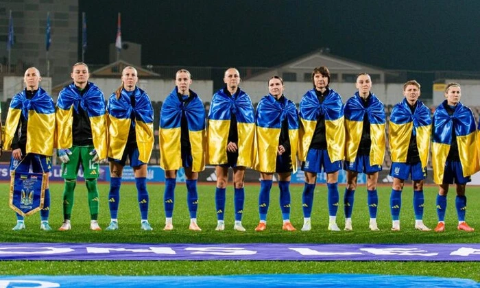 Женская сборная играет с Польшей