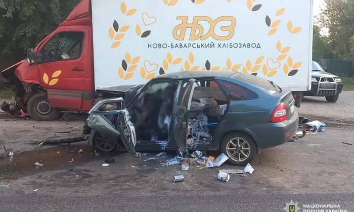 Аварія легковика з хлібовозом на Харківщині