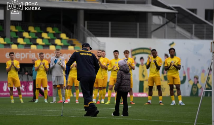 Rescuer Vitaliy Kachuro and Daughter Deliver Symbolic Kick Ahead of UPL Match Following Injury