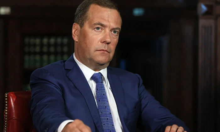 Медведев пригрозил Третьей мировой