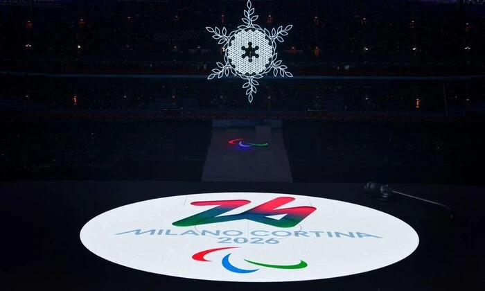 Паралімпіада: символічне зображення на фоні прапорів