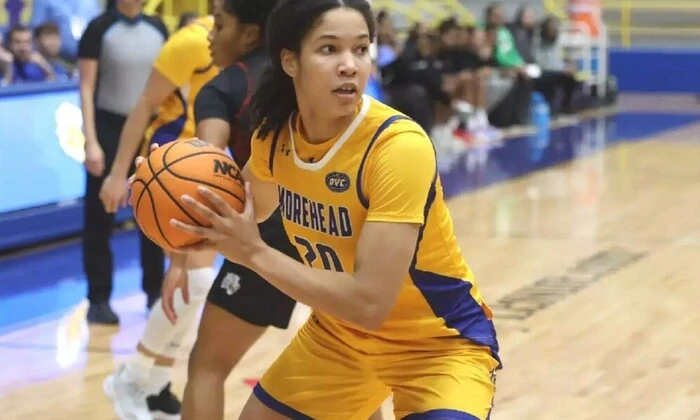 Дике набрала 14 очков в игре NCAA