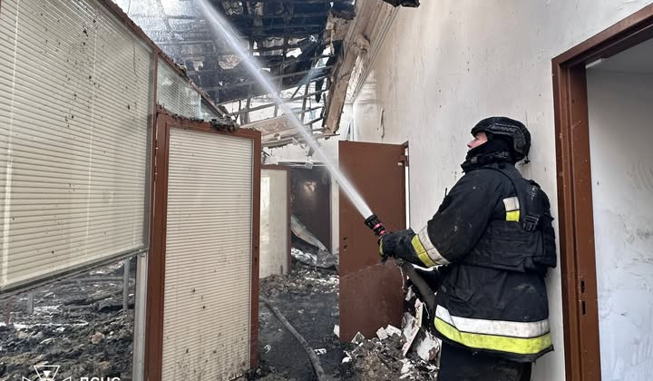 Пожар от вражеского дрона в Херсоне