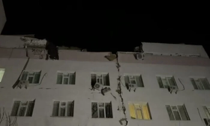 Пошкоджена лікарня після атаки росіян