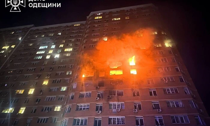 Последствия удара по многоэтажке в Одессе