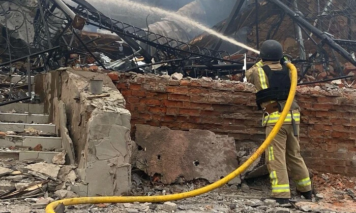 Поврежденные дома в Сумах