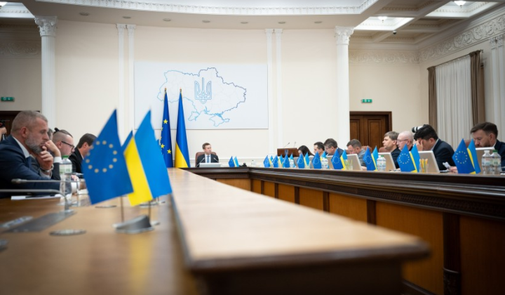 Графіка з символікою Уряду України