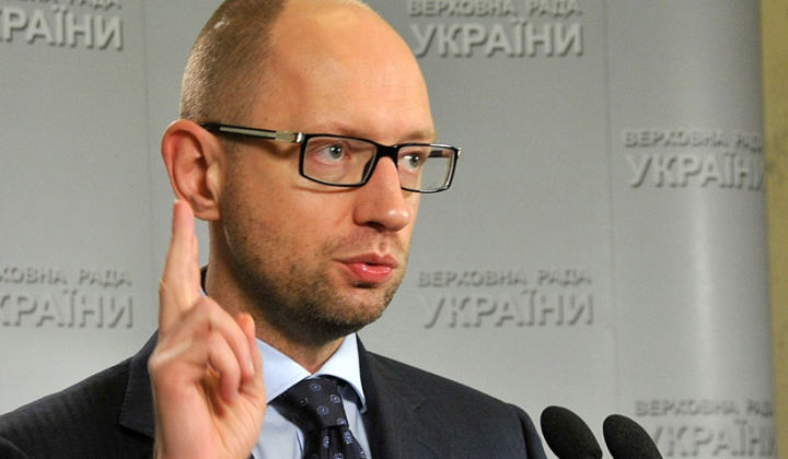 Яценюк вимагає від кредиторів без зволікання прийняти умови України щодо боргу