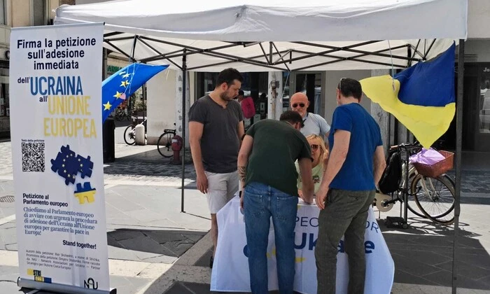 Атака на волонтерів в Італії